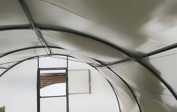 Polycarbonate in the greenhouse buckled under the snow