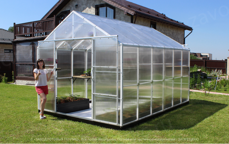 What does the price of a greenhouse depend on?