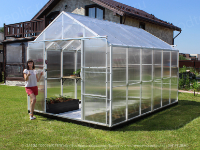 What does the price of a greenhouse depend on?